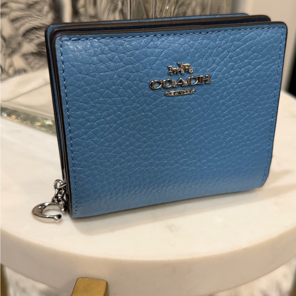 Coach Small Zip Around Wallet – Pebbled Leather – Light Blue - Picture 12 of 13